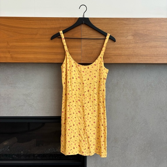 Reformation Puglia Floral-print Crepe
Mini Dress In Yellow, Size 2 - Picture 2 of 9